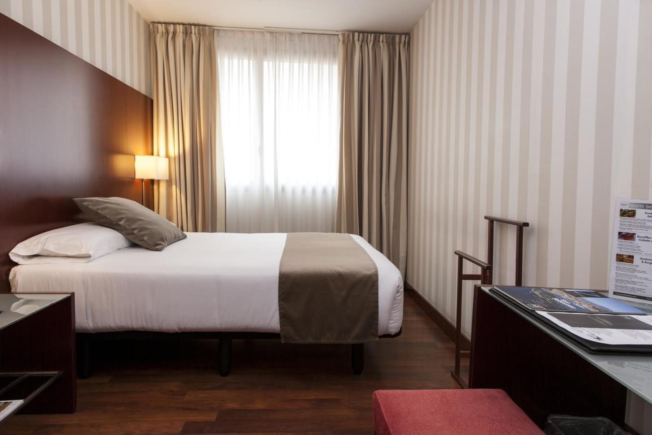 Zenit Borrell Hotel Barcelona Exterior photo