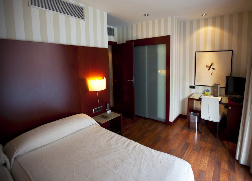 Zenit Borrell Hotel Barcelona Exterior photo