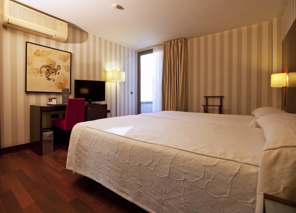 Zenit Borrell Hotel Barcelona Exterior photo
