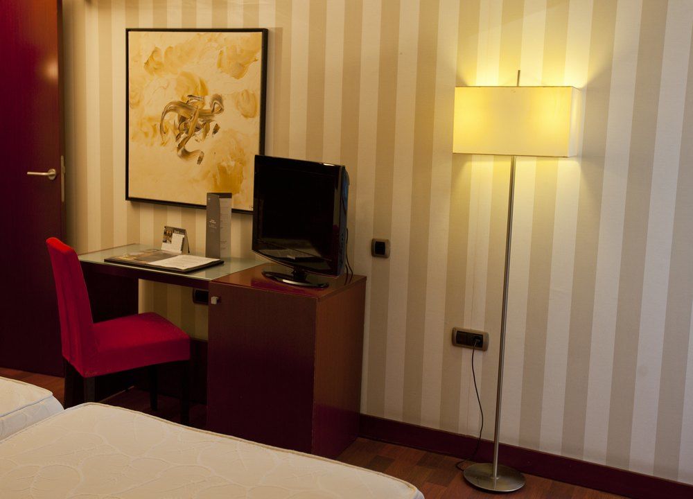 Zenit Borrell Hotel Barcelona Exterior photo